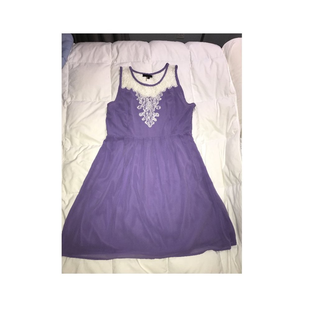 Lulumari Lavender and white lace dress M